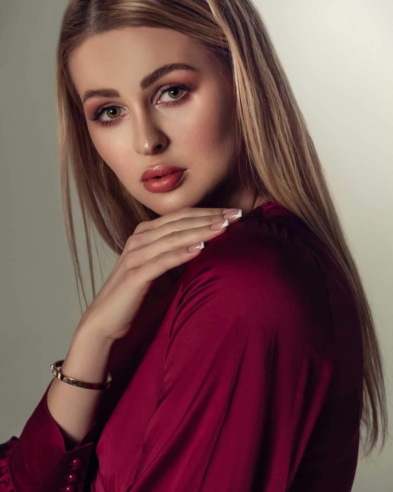 Models World Model Directory © / Nationality Romanian Filtered